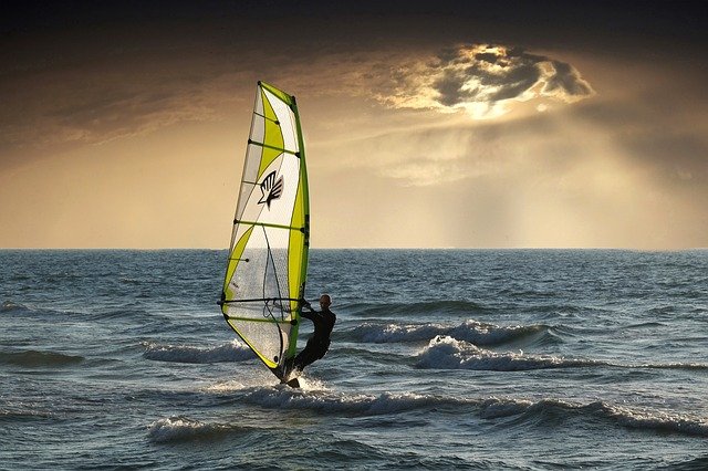 Windsurfen bij Strand Horst